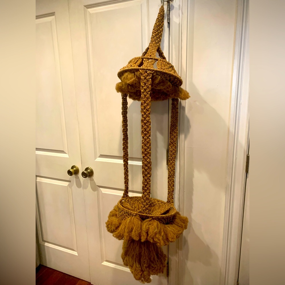 RARE!! vintage 70’s macrame hanging plant holder 🪴